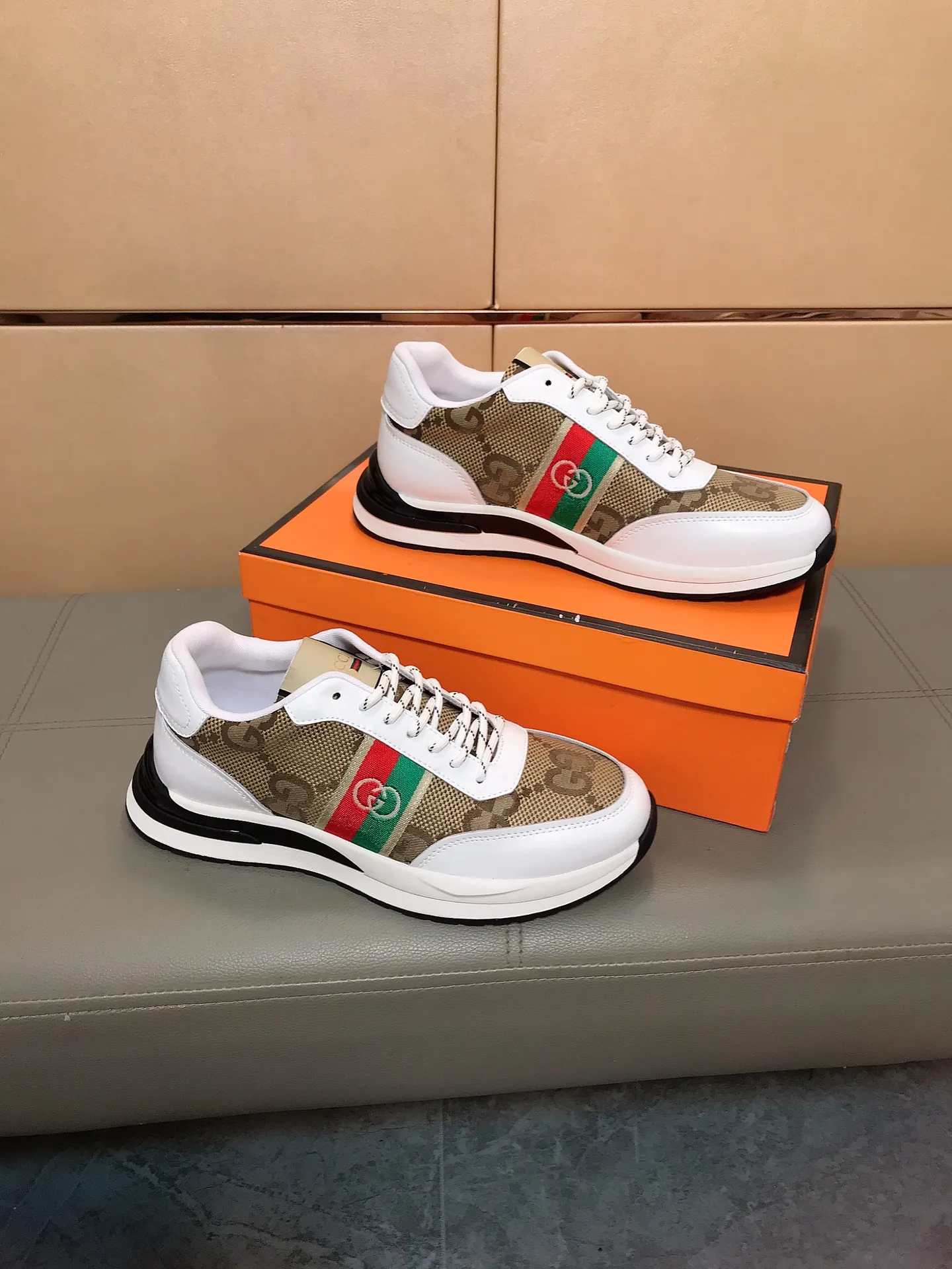 Factory price 400 👟👟💥[GUCCI] Gucci men’s casual shoes are absolutely popular 🔥The ultimate matching item for trendy men! Irresistible charm of super texture, the main recommendation, the upper is made of high-quality cowhide + brand printed fabric, sheepskin lining + feet, wear-resistant rubber sole, noble and elegant! Extremely comfortable🎁🎁You can be as handsome as you want💪 Size: 38-44!
